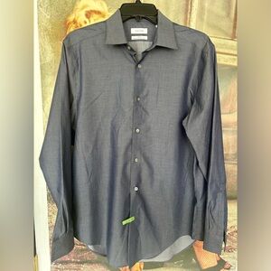 Men’s Calvin Klein Slim Fit dress shirt. Size 15 1/2. 32/33. Non-Iron. EUC!